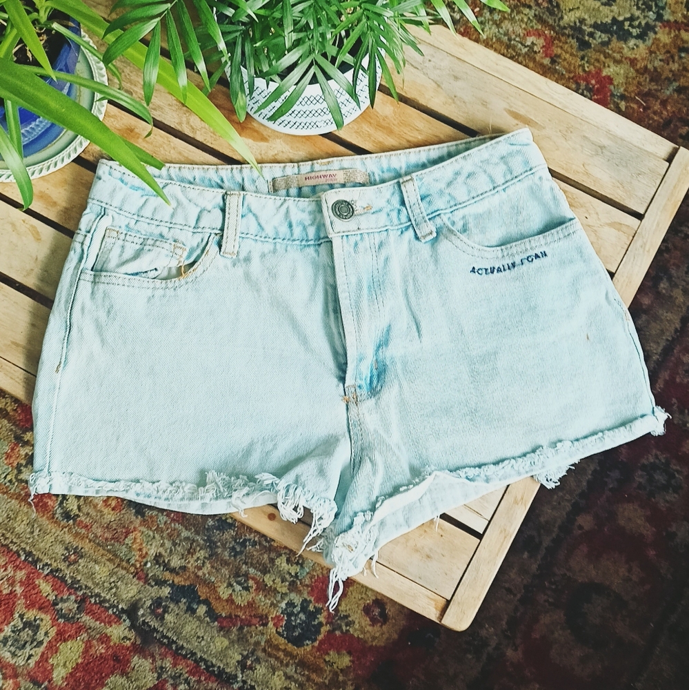 🌷3/15🌷Highway jeans booty shorts size 28 or 6